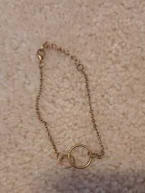 Delicate Gold Interlinked Circle Bracelet - Women Jewelry